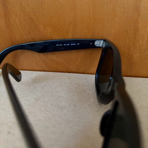 Ray-Ban Wayfarer Polarized Sunglasses (Ray-Ban case included) - Picture 3 of 3